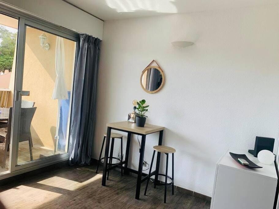 Studio Port Hyères Confort Terrasse/Parking privé Apartment in Hyères