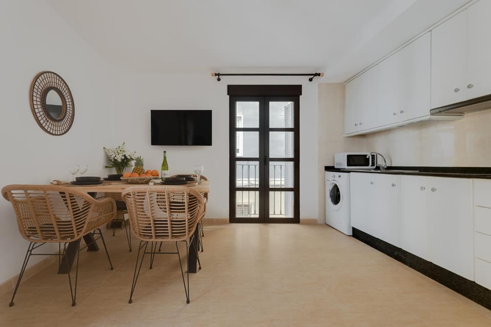 TV and multimedia, Kitchen or kitchenette, Living room, Dining area, minibar, stove