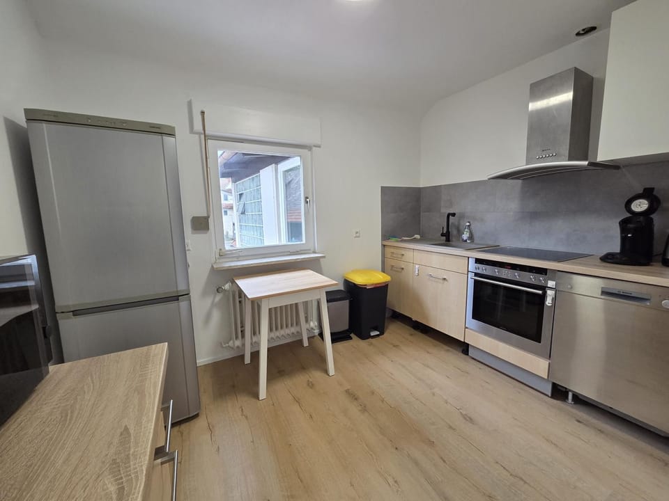 Coffee/tea facilities, Kitchen or kitchenette, dishwasher, microwave, oven, stove, toaster