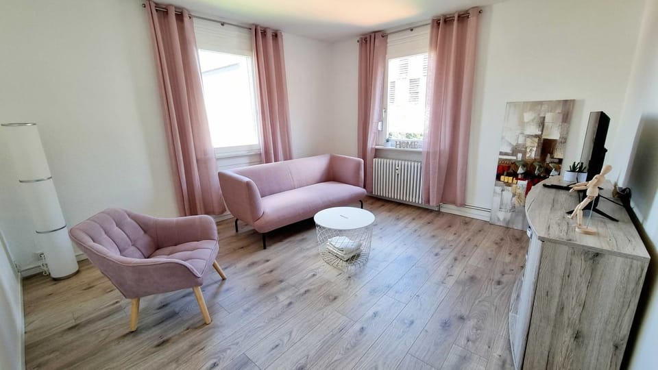 Living room, Seating area, internet