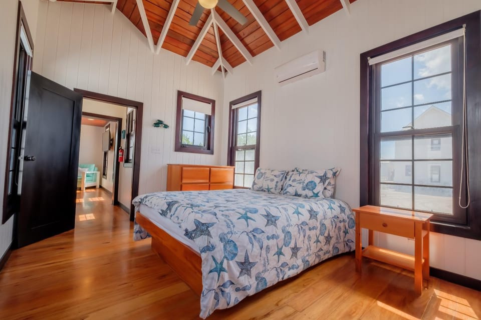 Caribbean Vacation Rentals and The PoolClub at Mahogany! House in San Pedro