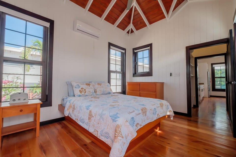 Caribbean Vacation Rentals and The PoolClub at Mahogany! House in San Pedro