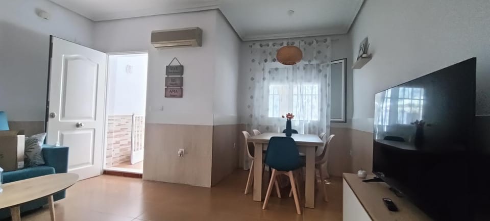 Communal lounge/ TV room, Kitchen or kitchenette, Living room, Dining area, air conditioner