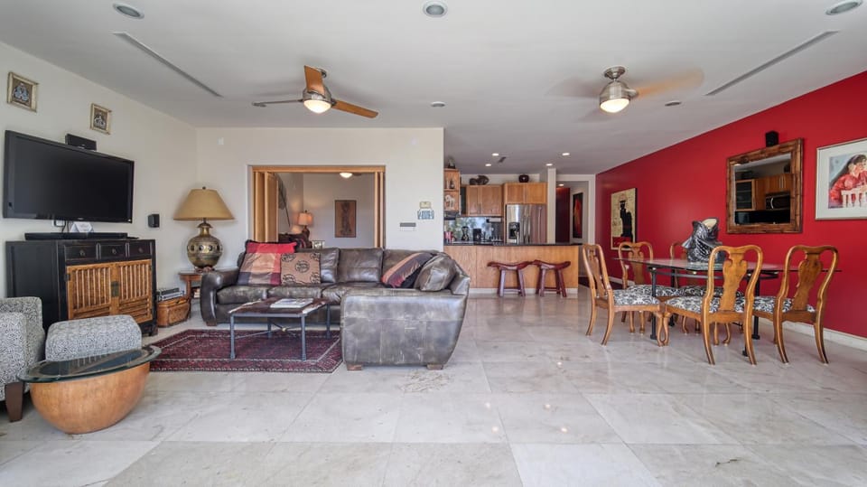 Kitchen or kitchenette, Living room, Dining area
