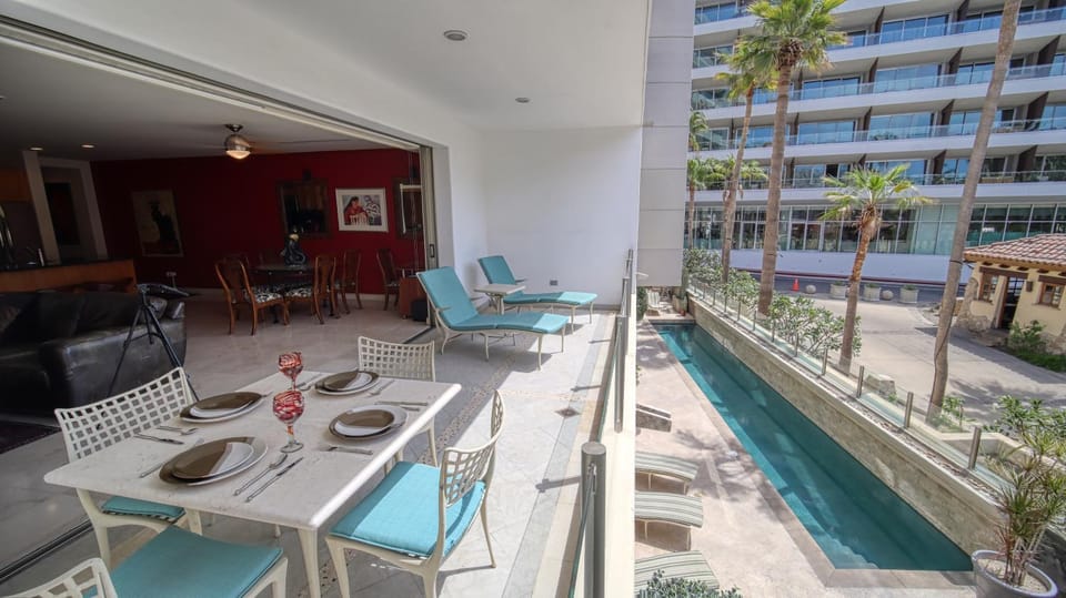 View (from property/room), Balcony/Terrace, Seating area, sunbed