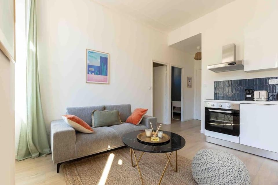 Appart cosy à 1’ du Cours Julien (Climatisé) Apartment in Marseille