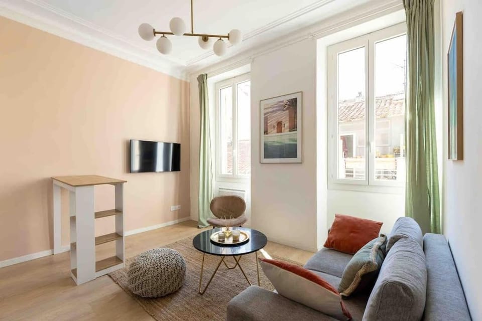 Appart cosy à 1’ du Cours Julien (Climatisé) Apartment in Marseille