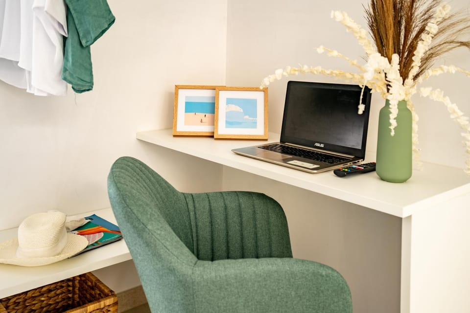 TV and multimedia, Decorative detail, hair dresser