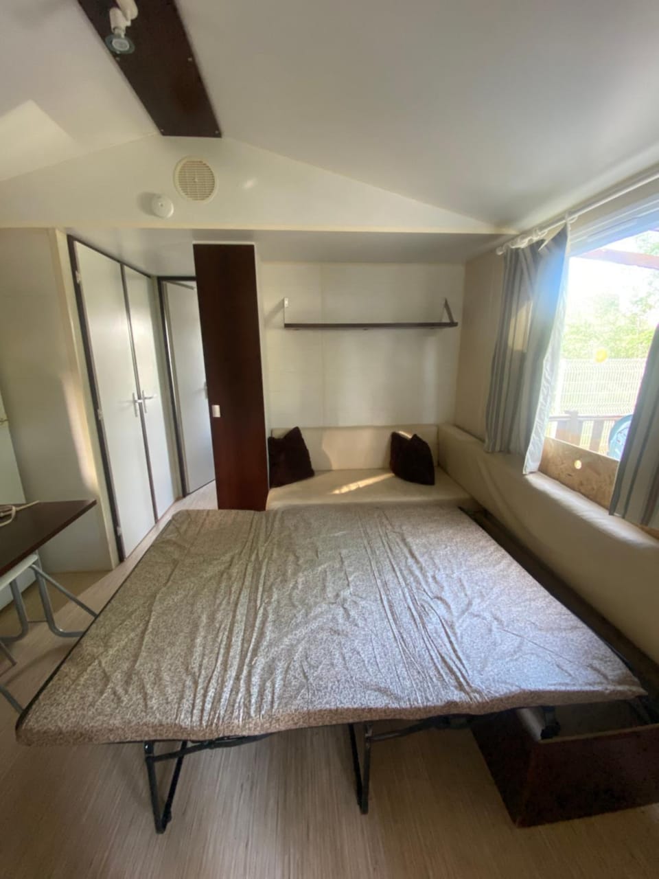 Bed, Banquet/Function facilities, Internal: Not applicable to any particular room