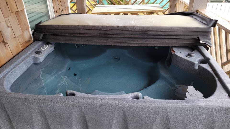 Hot Tub, Hot Tub