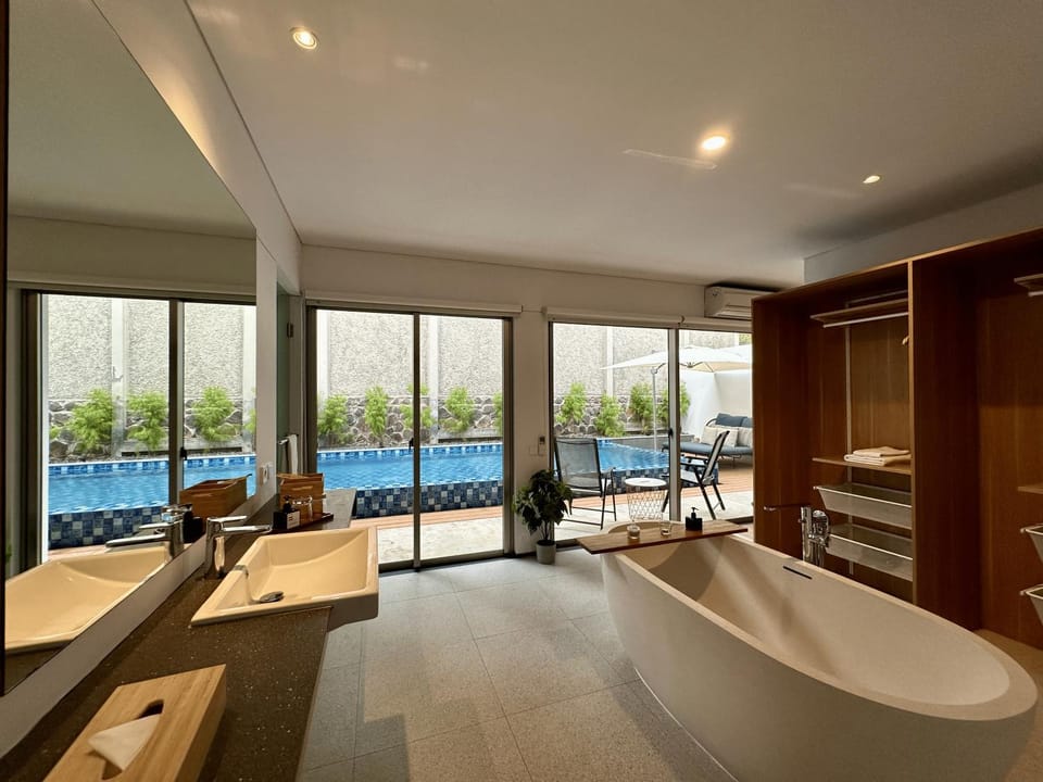 Bathroom, Bath