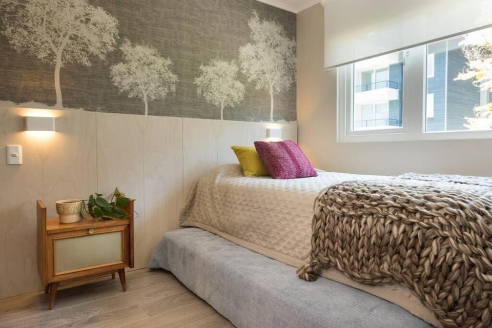 Bed, Seating area, Bedroom