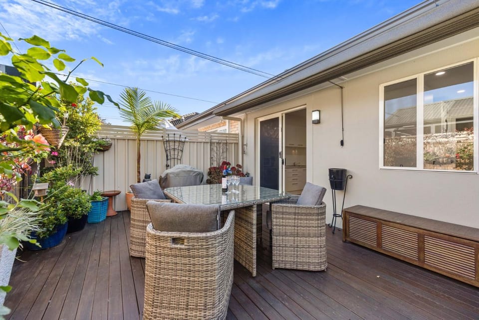 Patio, Garden, Balcony/Terrace, Seating area, Dining area, Garden view