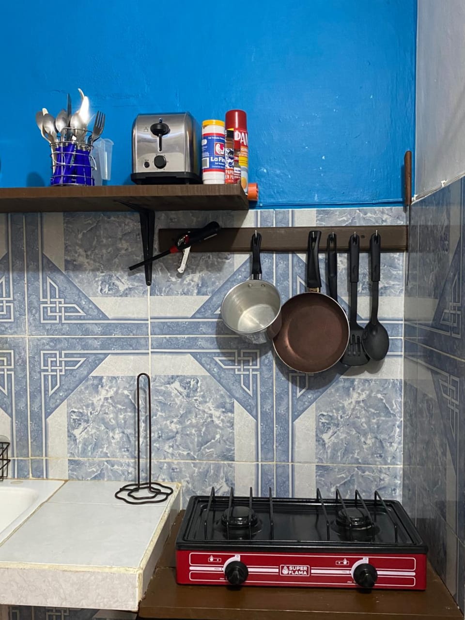Kitchen or kitchenette, minibar, toaster