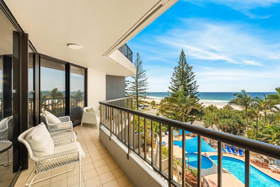 Balcony/Terrace, Seating area, Pool view, Sea view