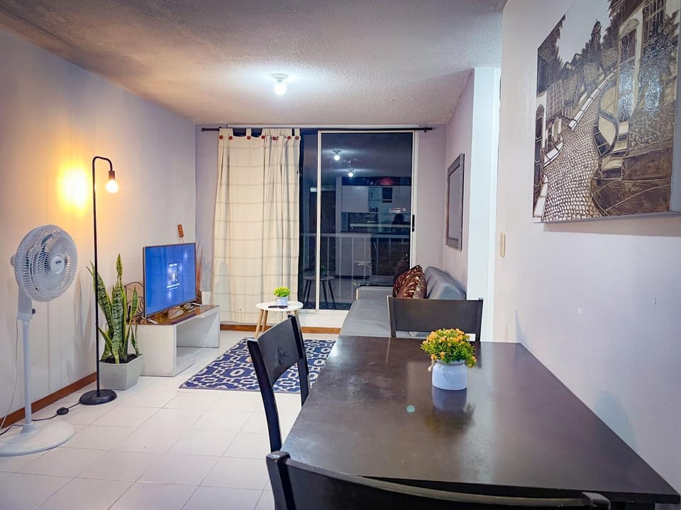 Jardines conjunto cerrado Apt de 2alcobas Laurles estadio Apartment in Medellin