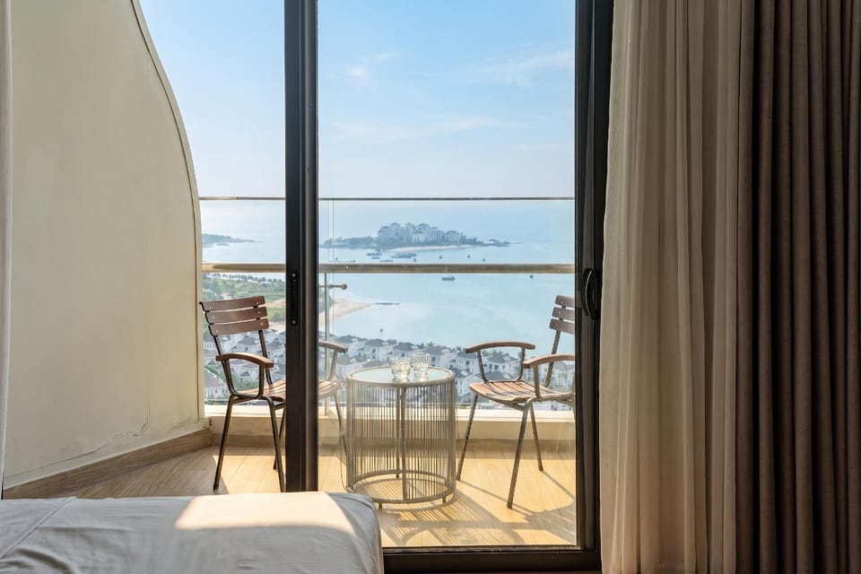 Bed, Day, Natural landscape, View (from property/room), Balcony/Terrace, Bedroom, Sea view