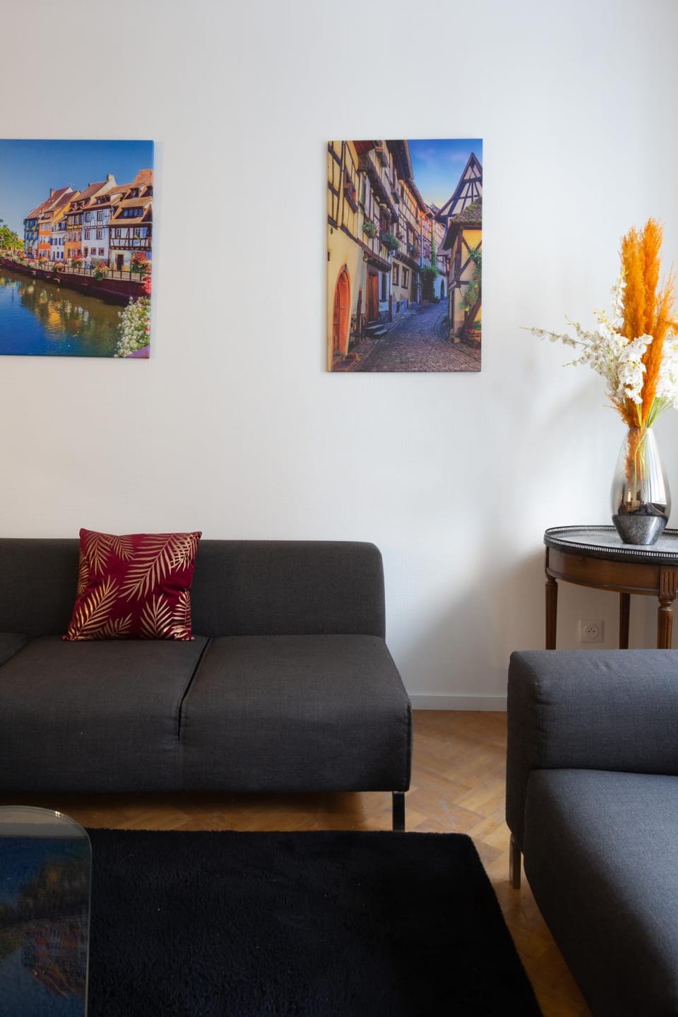Living room, Seating area