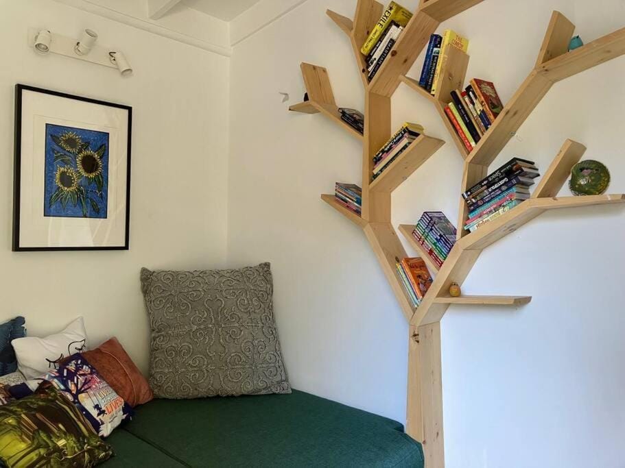 Library, Decorative detail, Seating area