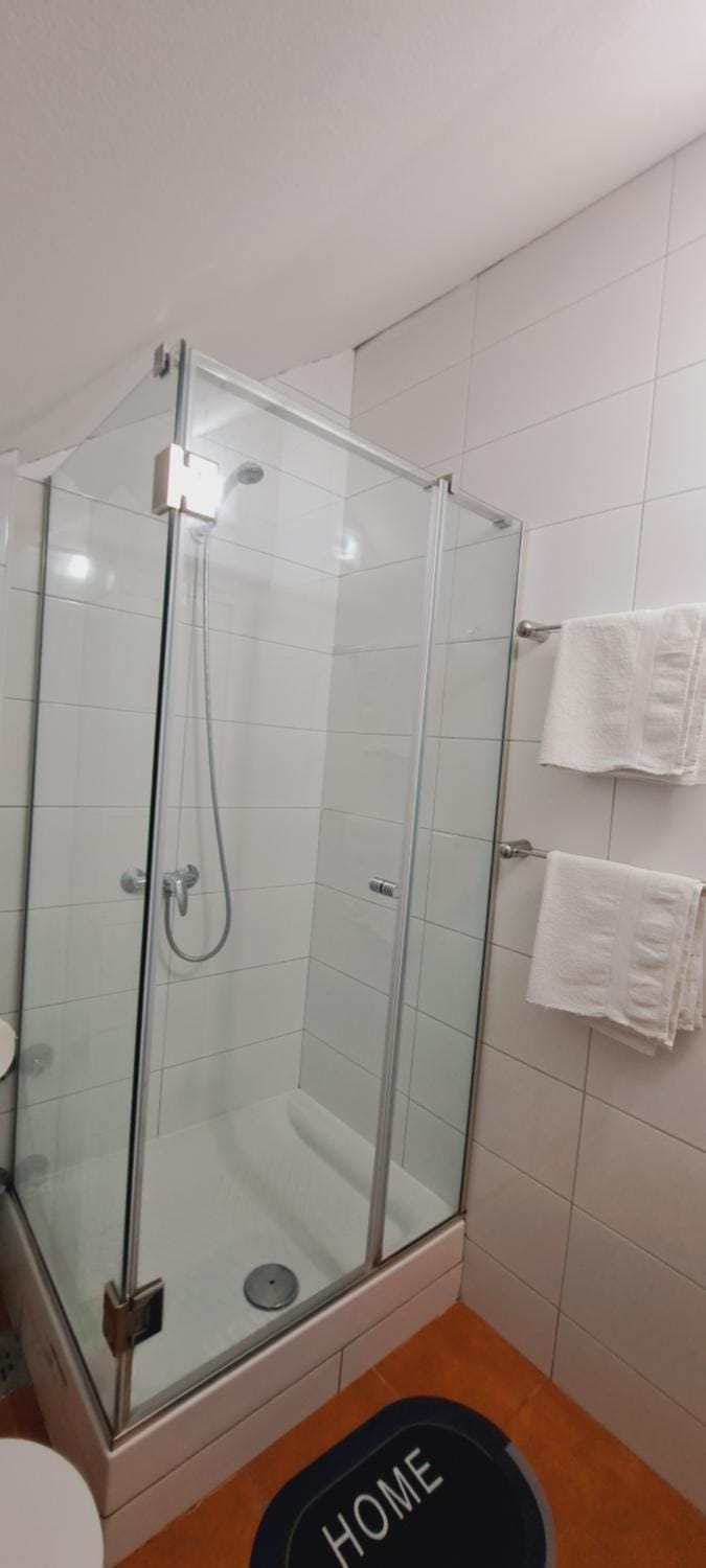 Shower, Bathroom, towels