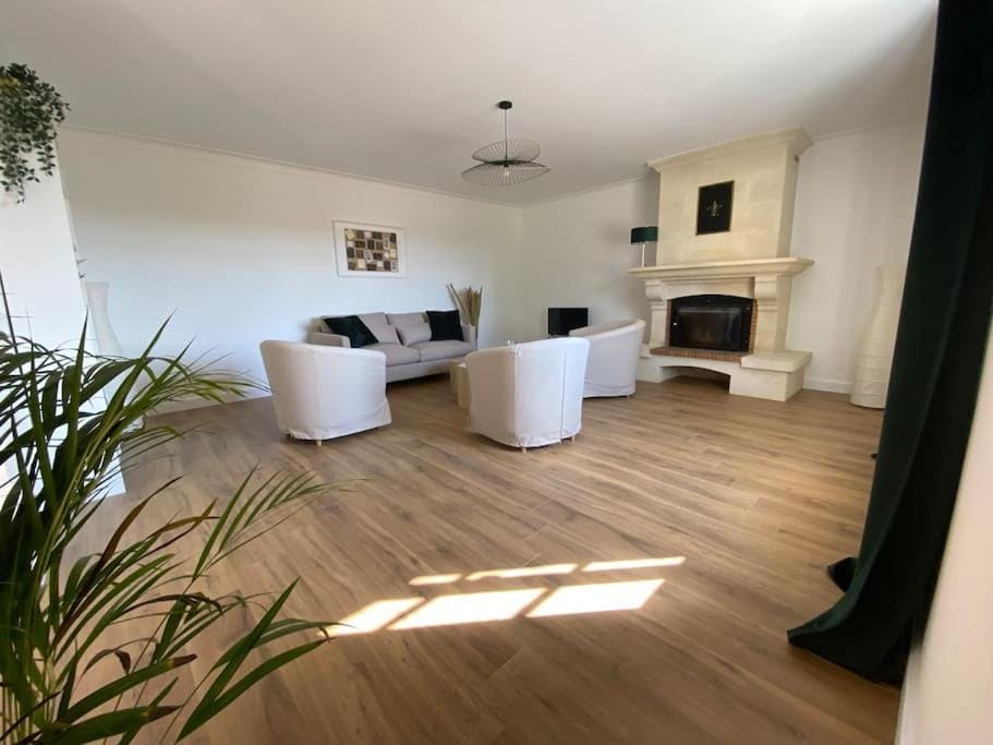 Communal lounge/ TV room, TV and multimedia, Living room, Seating area