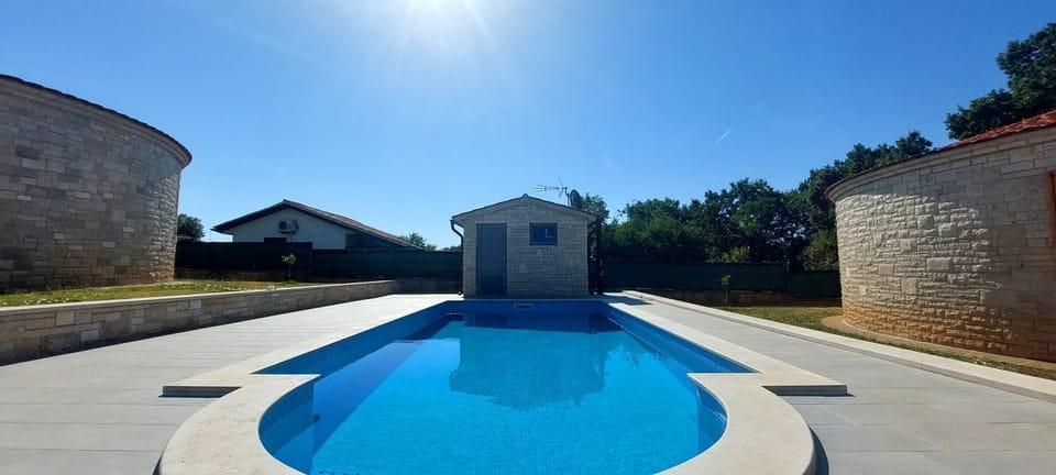 Swimming pool, Swimming pool