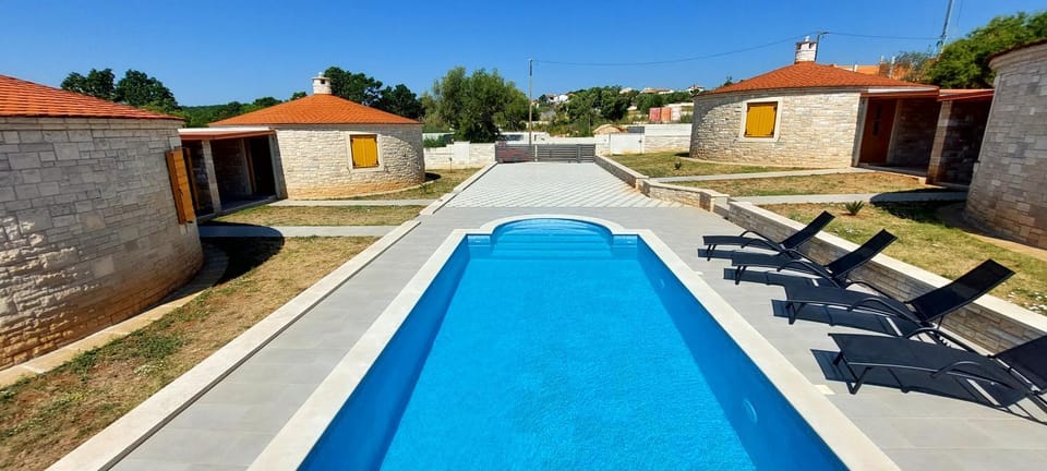Property building, Swimming pool, Parking