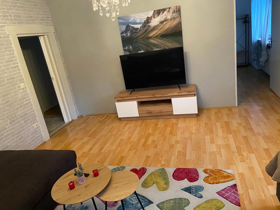 Communal lounge/ TV room, TV and multimedia, Living room, Seating area, Evening entertainment