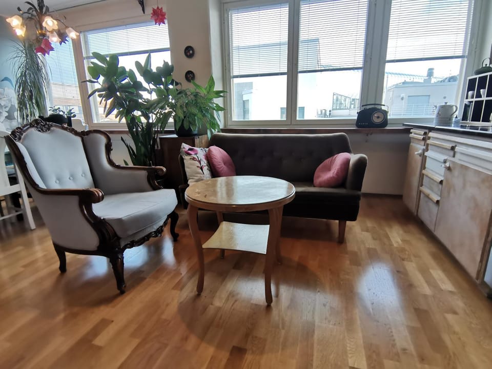 Seating area, kitchen