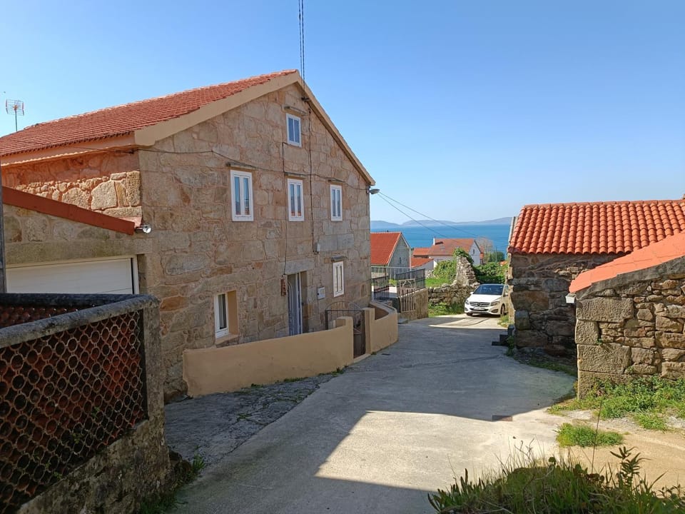 Property building, Facade/entrance, Neighbourhood, Street view, Parking