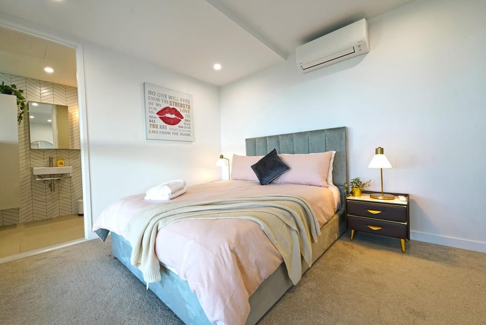 Bed, Bedroom, air conditioner