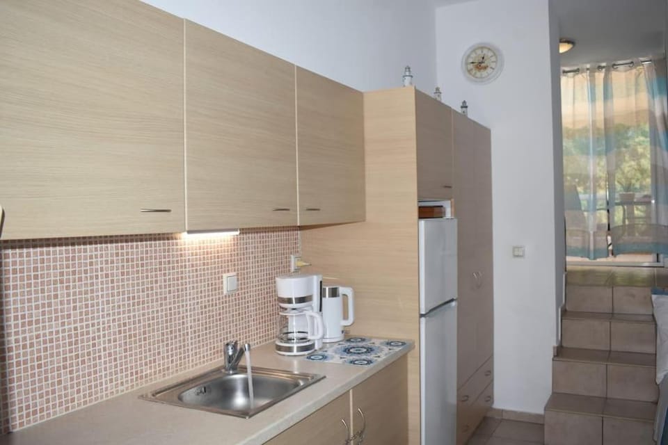 Seaside Nicola's Studio Apartment in Crete