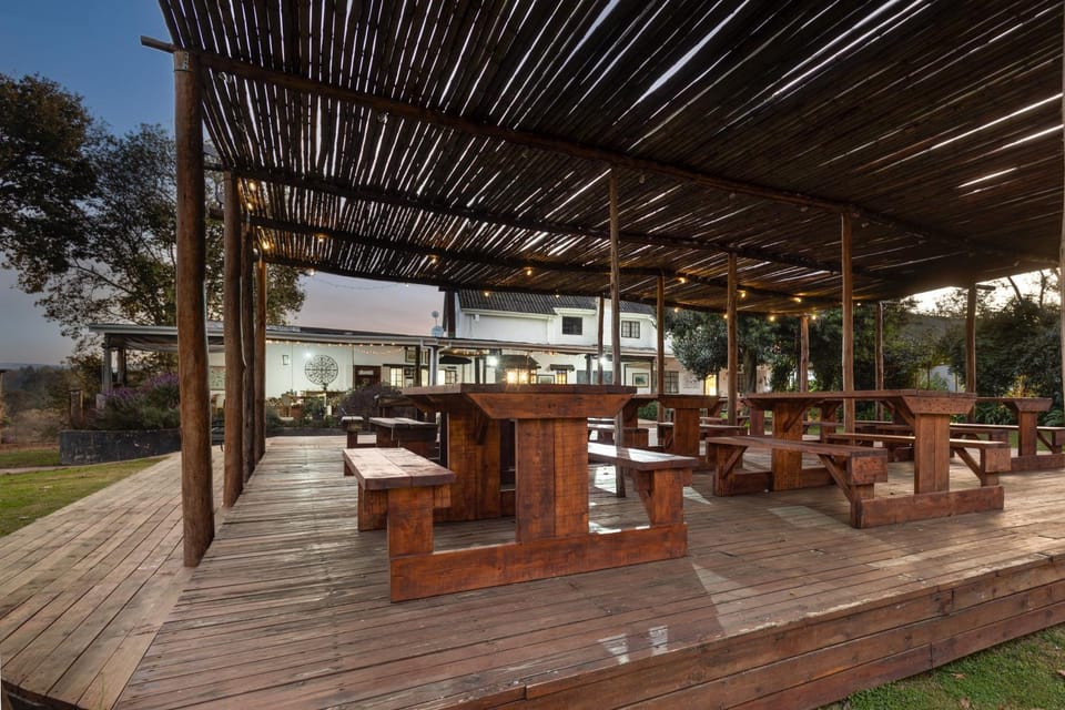 Property building, Restaurant/places to eat, Decorative detail