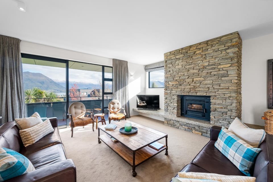 TV and multimedia, View (from property/room), Balcony/Terrace, Living room, Seating area, flat iron