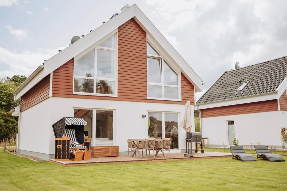 Property building, Spring, Garden, Balcony/Terrace, Garden view