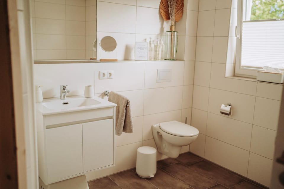 Toilet, Bathroom, towels