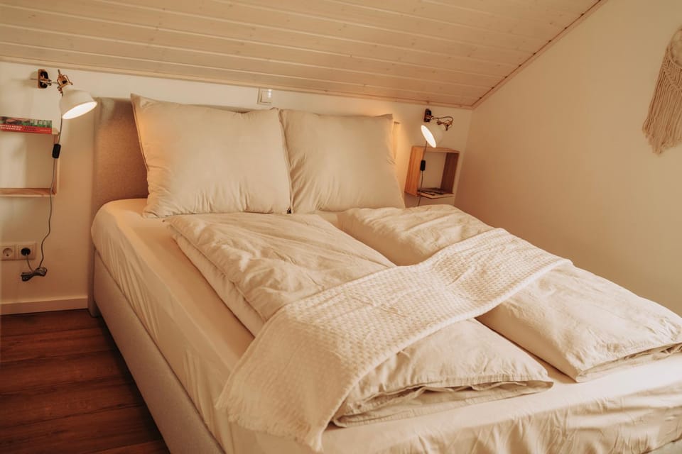 Bed, Photo of the whole room, Bedroom
