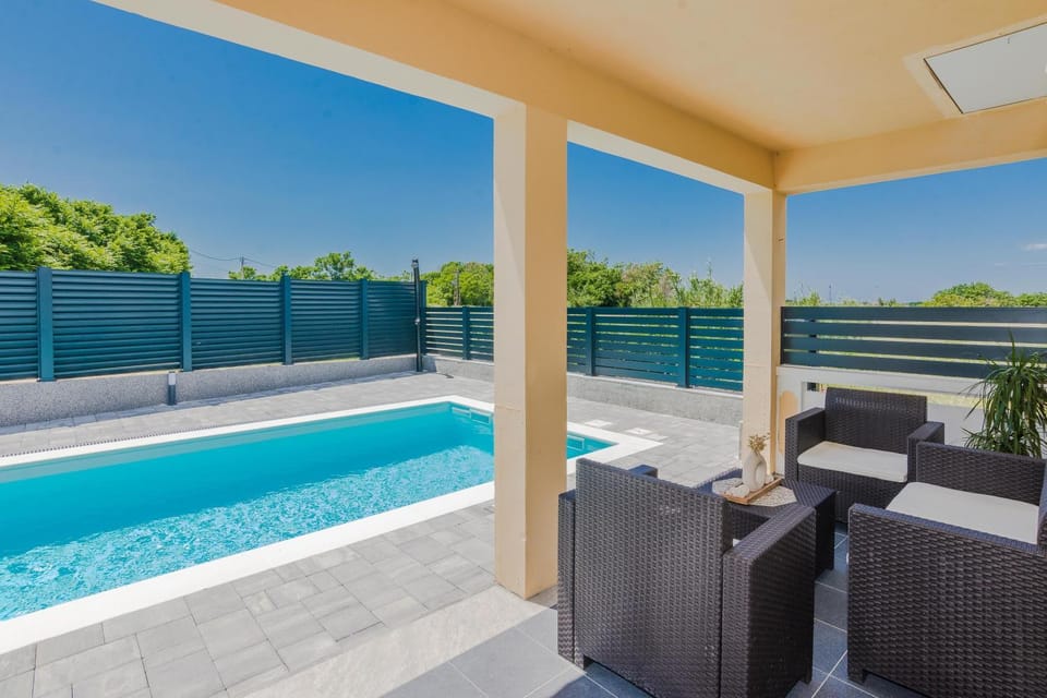 Holiday house Marijan with private pool and barbecue - by TA Leut House in Zadar County