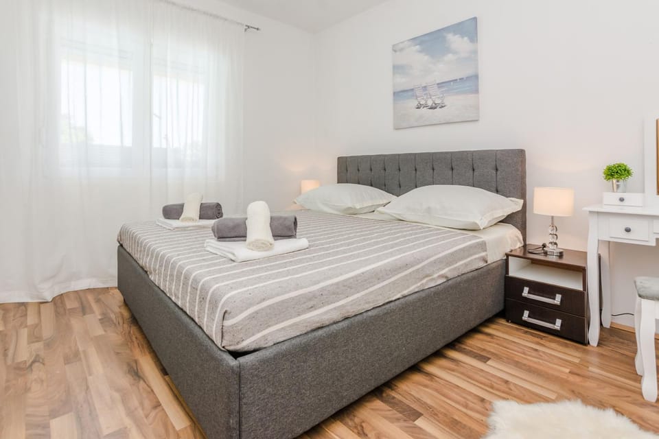 Holiday house Marijan with private pool and barbecue - by TA Leut House in Zadar County