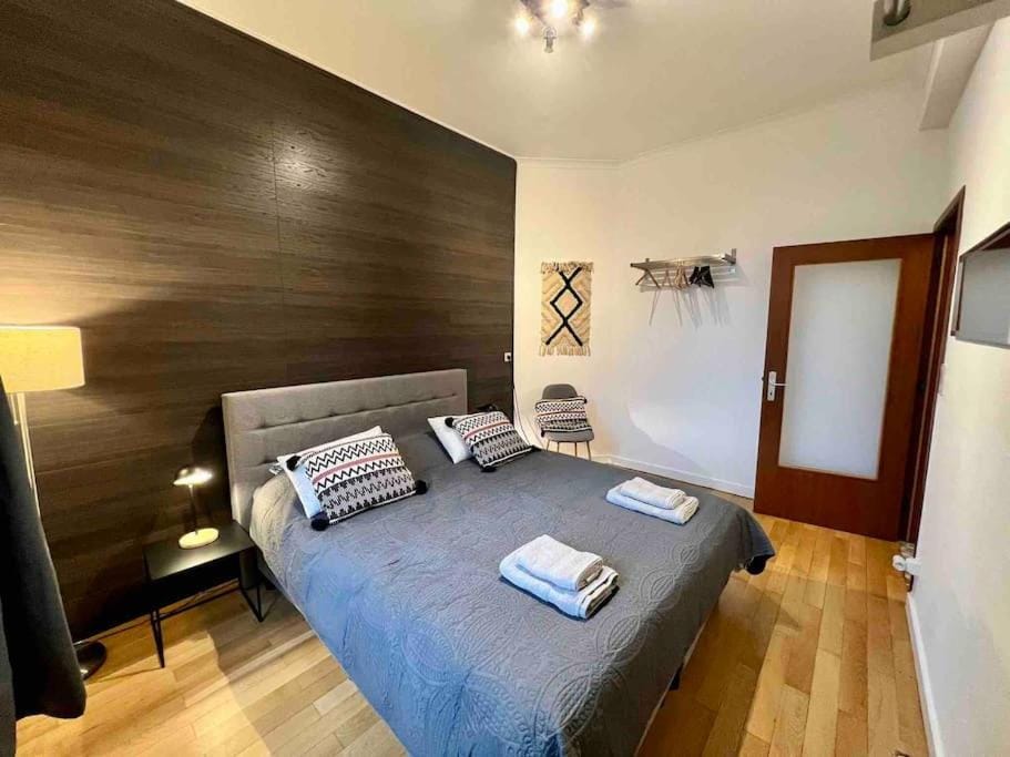Bellevue - Grand appartement pour 5 sur les quais de la Meuse Apartment in Liège
