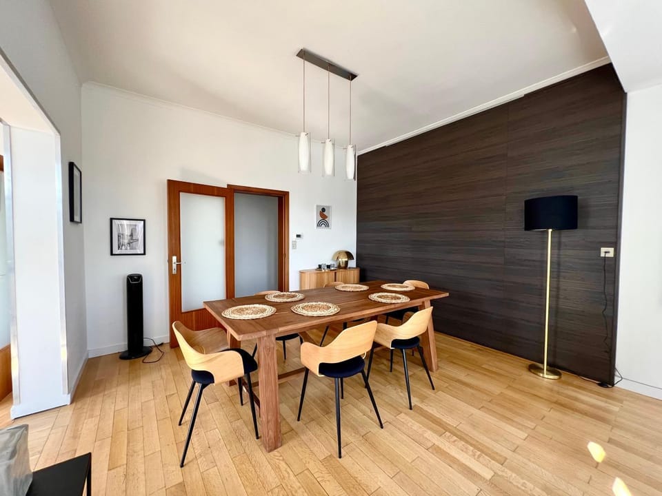 Bellevue - Grand appartement pour 5 sur les quais de la Meuse Apartment in Liège