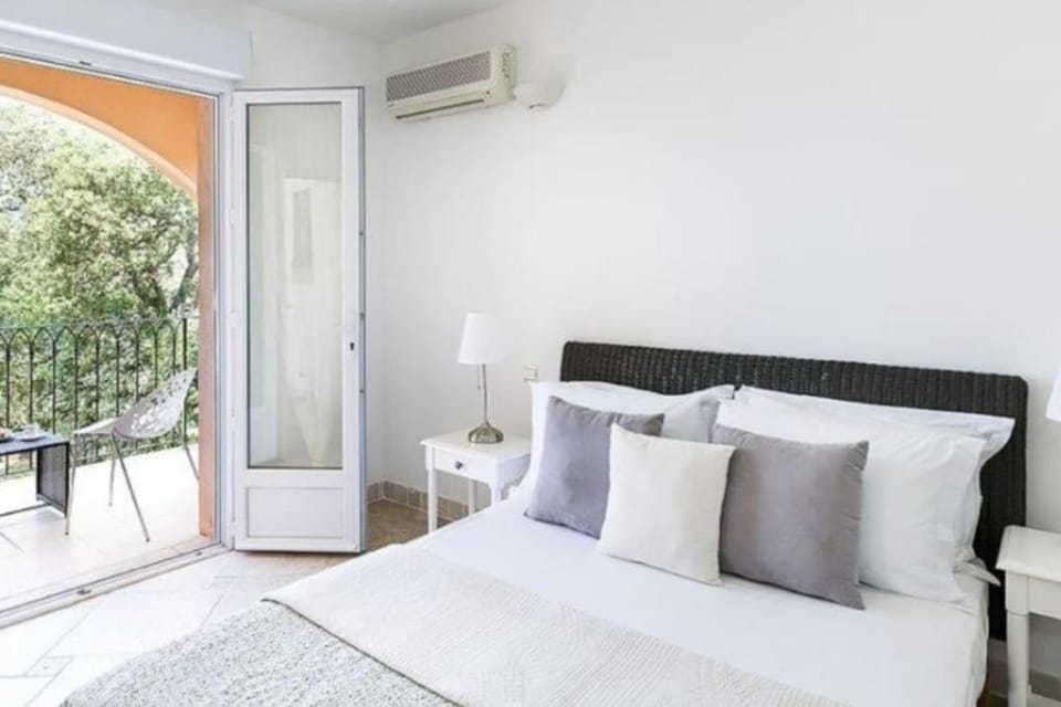 Balcony/Terrace, Photo of the whole room, Bedroom, air conditioner