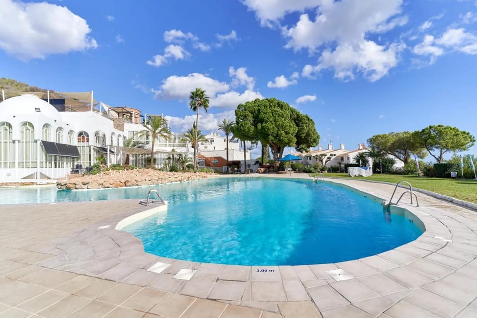 Pool view, Swimming pool, sunbed