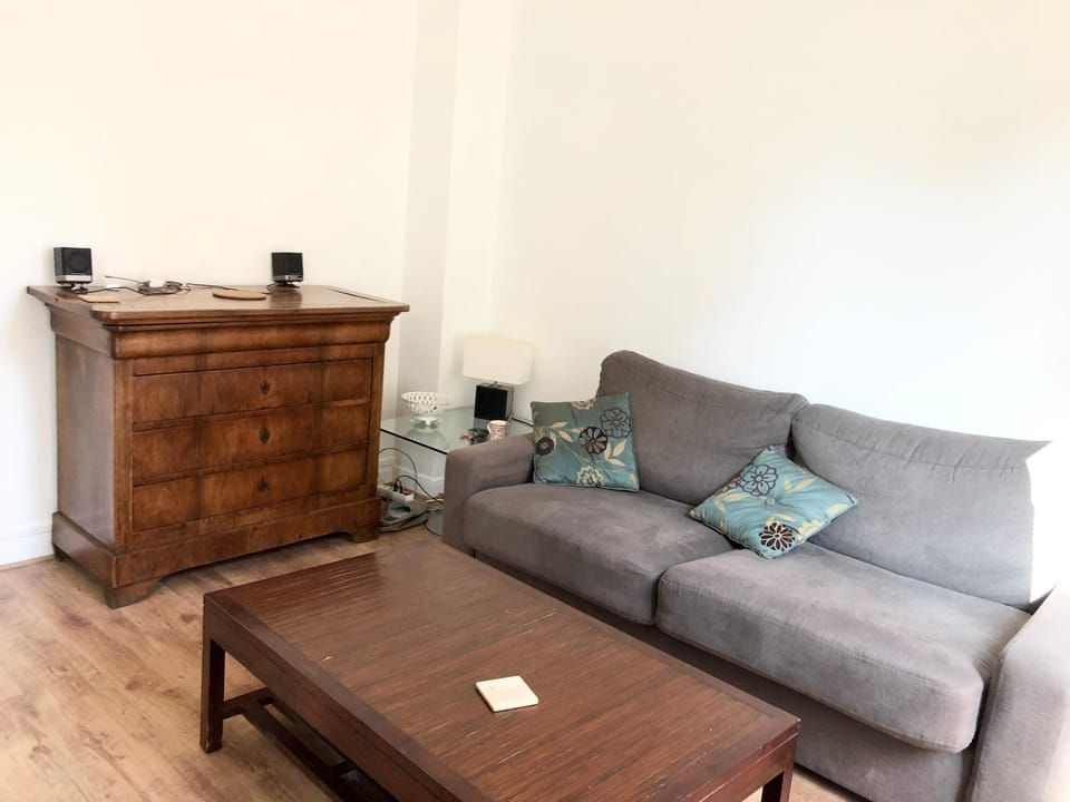 Bed, Living room, Bedroom