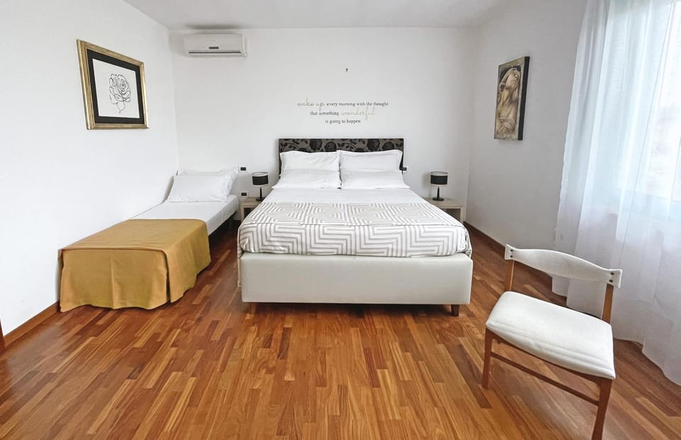 Bed, Photo of the whole room, Bedroom, internet, internet, air conditioner