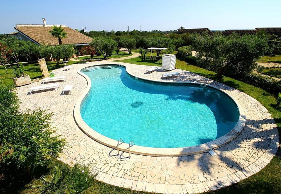 Property building, Spring, Day, Natural landscape, Garden, Garden view, Pool view, Swimming pool, sunbed