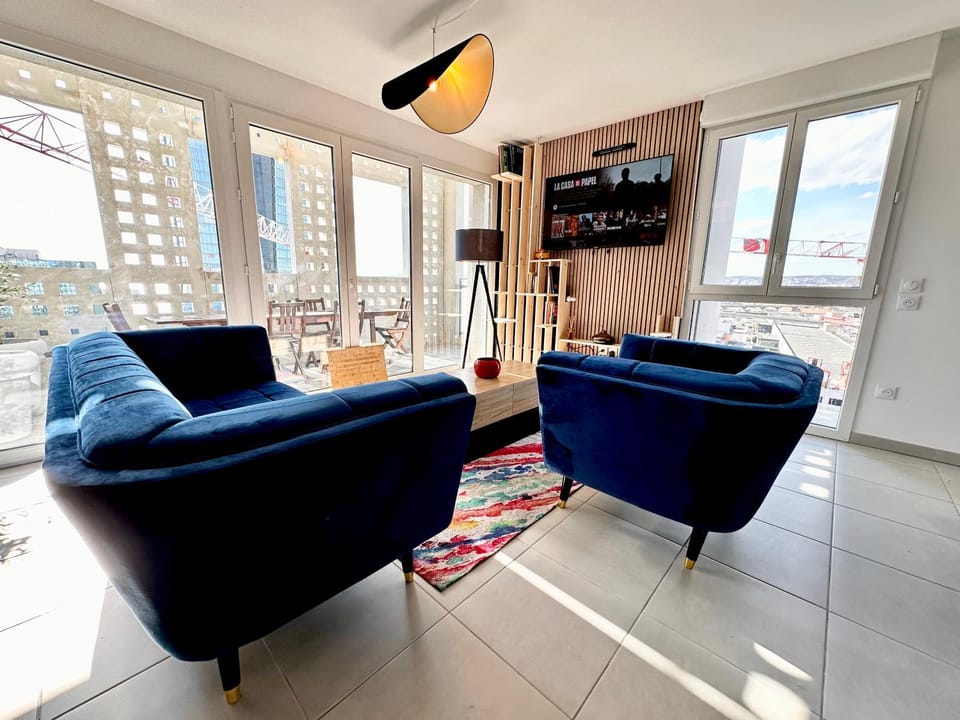 Communal lounge/ TV room