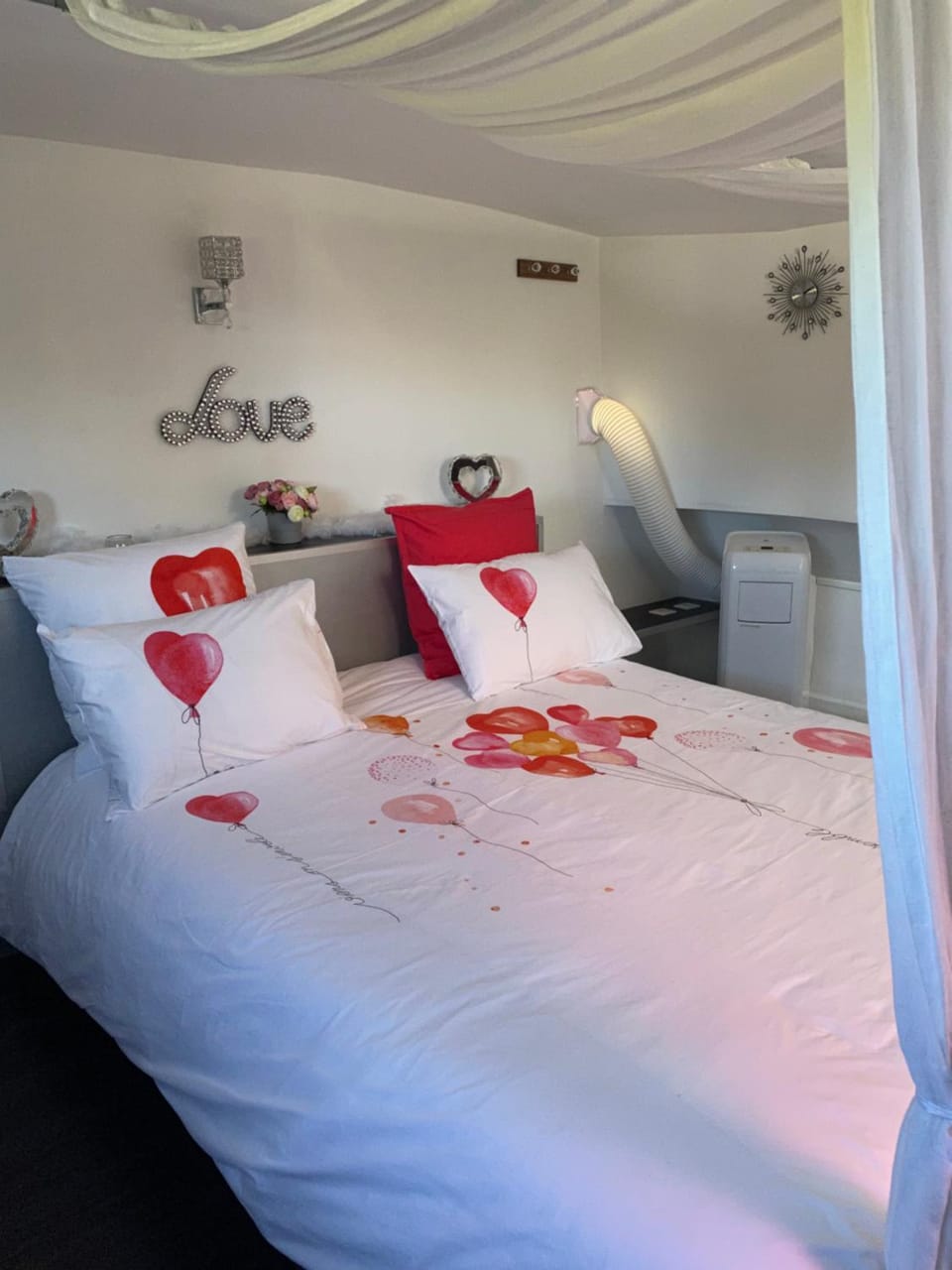 Chambre d'hôte insolite sur une péniche Bed and Breakfast in Portiragnes