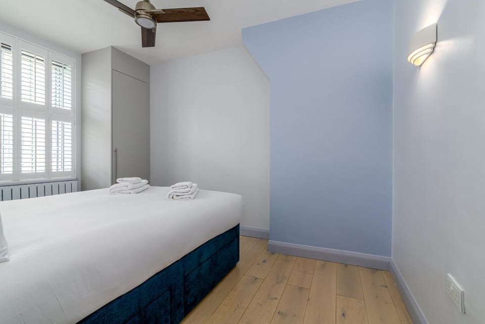 Bed, Photo of the whole room, Bedroom, towels, wardrobe