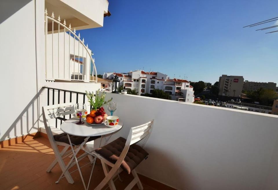 View (from property/room), Balcony/Terrace, Dining area